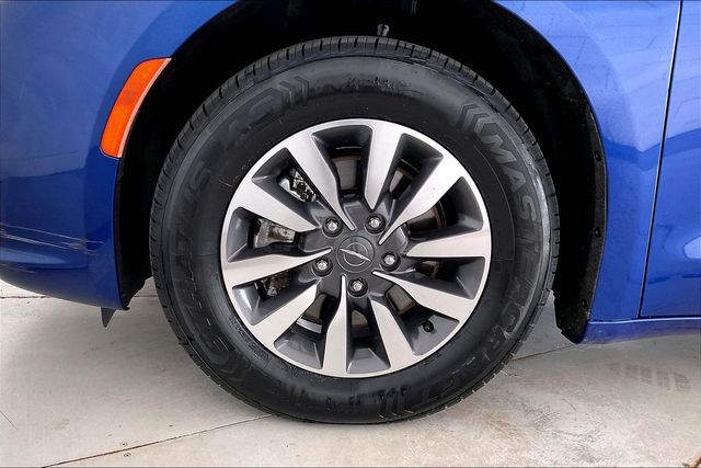 Thumbnail: 2021 Chrysler Pacifica - 8
