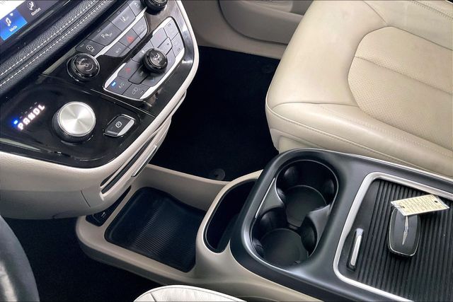 Thumbnail: 2021 Chrysler Pacifica - 16