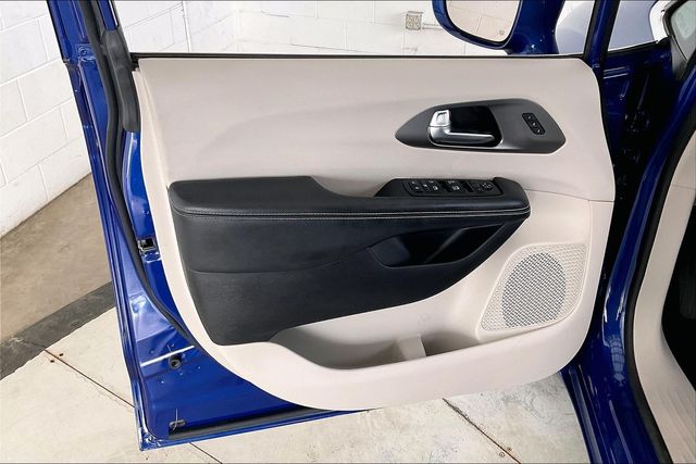 Thumbnail: 2021 Chrysler Pacifica - 29