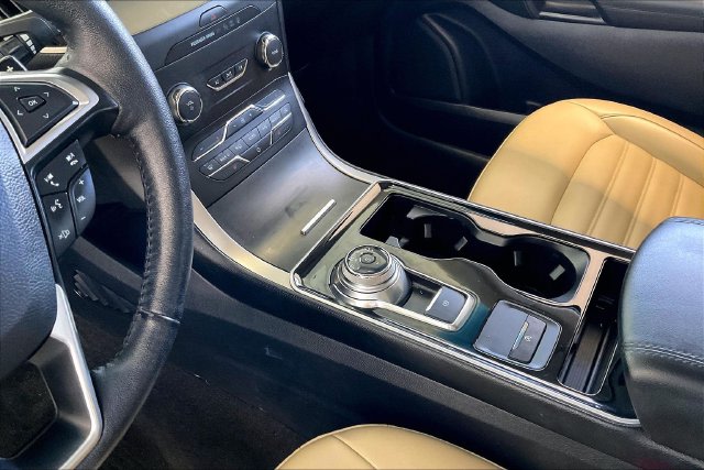 Thumbnail: 2019 Ford Edge - 17