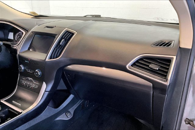 Thumbnail: 2019 Ford Edge - 25