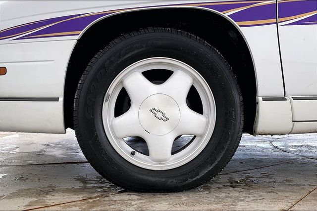 Thumbnail: 1995 Chevrolet Monte Carlo - 8