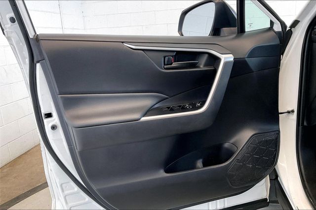 Thumbnail: 2020 Toyota RAV4 - 28