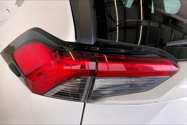 Thumbnail: 2020 Toyota RAV4 - 31