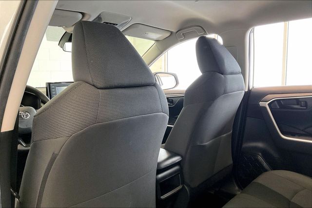 Thumbnail: 2020 Toyota RAV4 - 12
