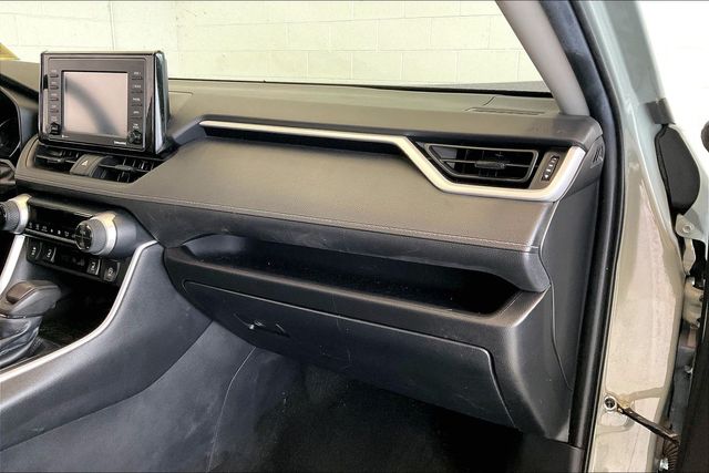 Thumbnail: 2022 Toyota RAV4 - 25