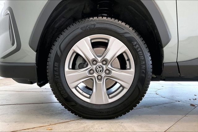 Thumbnail: 2022 Toyota RAV4 - 8