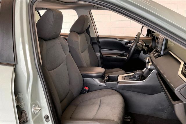 Thumbnail: 2022 Toyota RAV4 - 12