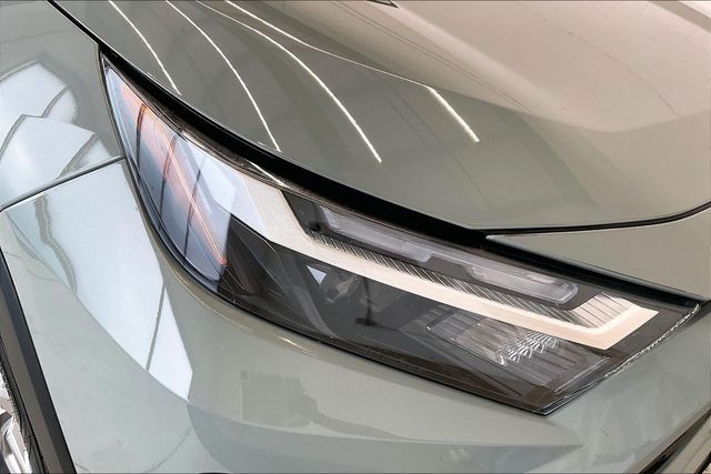 Thumbnail: 2022 Toyota RAV4 - 31