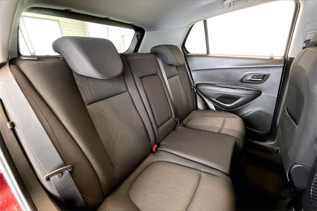 Thumbnail: 2017 Chevrolet Trax - 25