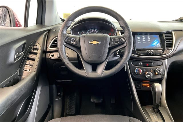 Thumbnail: 2017 Chevrolet Trax - 14