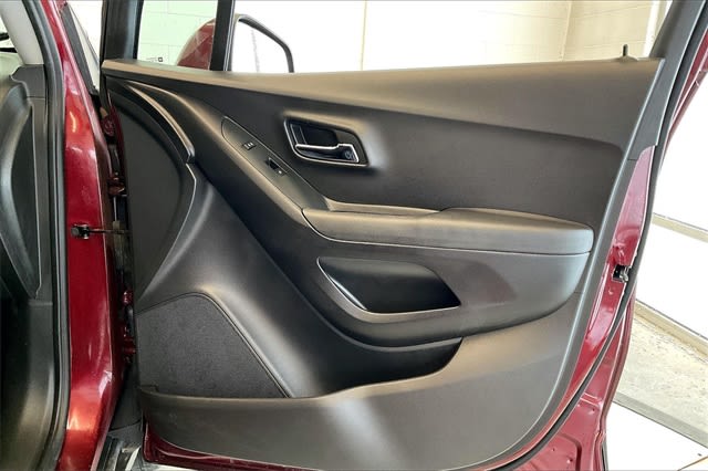 Thumbnail: 2017 Chevrolet Trax - 30