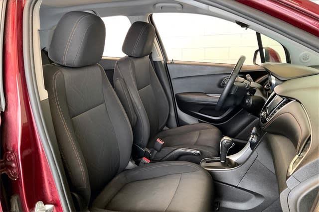Thumbnail: 2017 Chevrolet Trax - 12