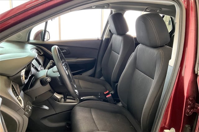 Thumbnail: 2017 Chevrolet Trax - 11