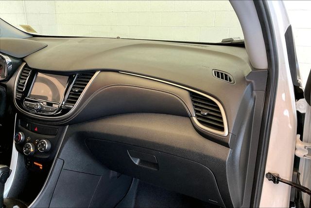 Thumbnail: 2018 Chevrolet Trax - 25