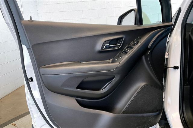 Thumbnail: 2018 Chevrolet Trax - 29