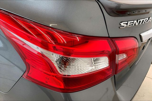 Thumbnail: 2017 Nissan Sentra - 32