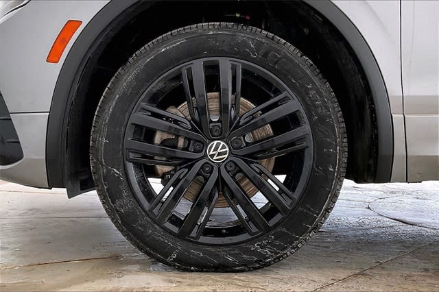 Thumbnail: 2022 Volkswagen Tiguan - 8