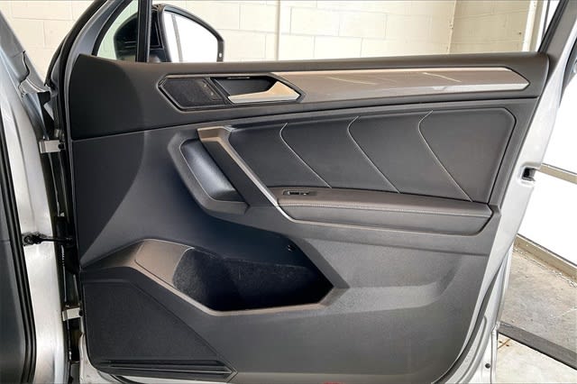 Thumbnail: 2022 Volkswagen Tiguan - 30