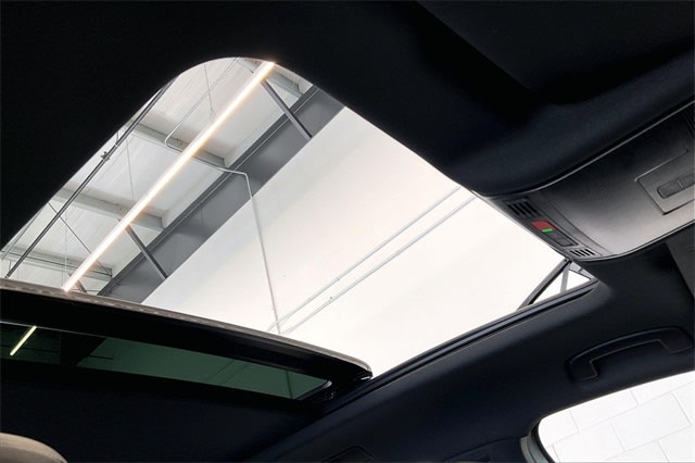 Thumbnail: 2022 Volkswagen Tiguan - 33