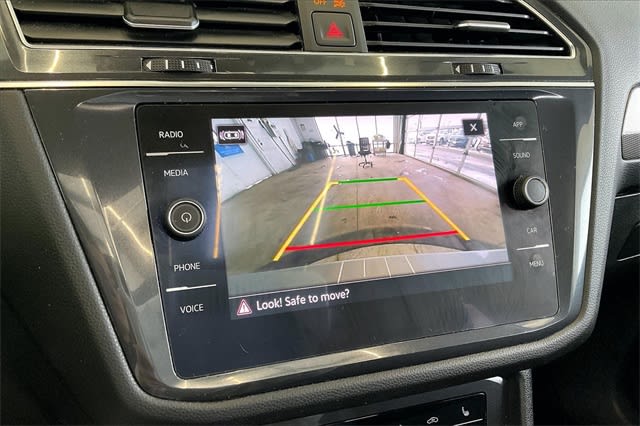 Thumbnail: 2022 Volkswagen Tiguan - 28