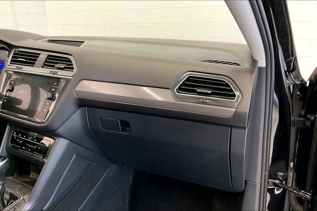 Thumbnail: 2023 Volkswagen Tiguan - 24