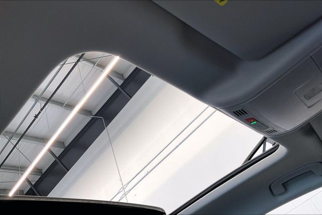 Thumbnail: 2023 Volkswagen Tiguan - 32