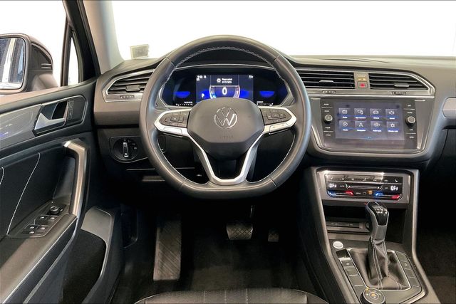 Thumbnail: 2023 Volkswagen Tiguan - 14