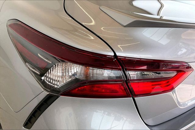 Thumbnail: 2021 Toyota Camry - 32