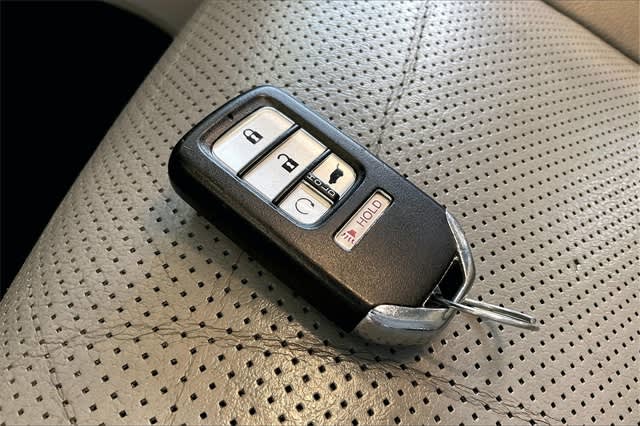 Thumbnail: 2016 Honda Pilot - 19