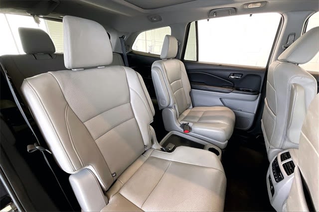 Thumbnail: 2016 Honda Pilot - 25