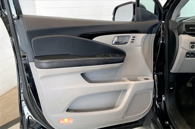 Thumbnail: 2016 Honda Pilot - 29