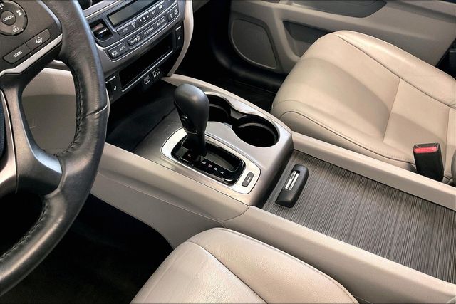 Thumbnail: 2019 Honda Pilot - 16