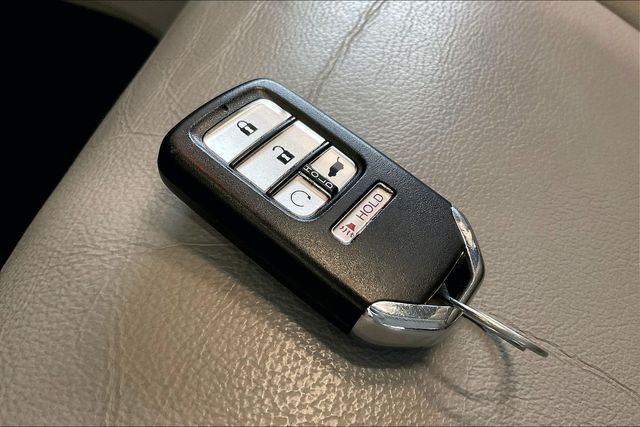 Thumbnail: 2018 Honda Pilot - 19