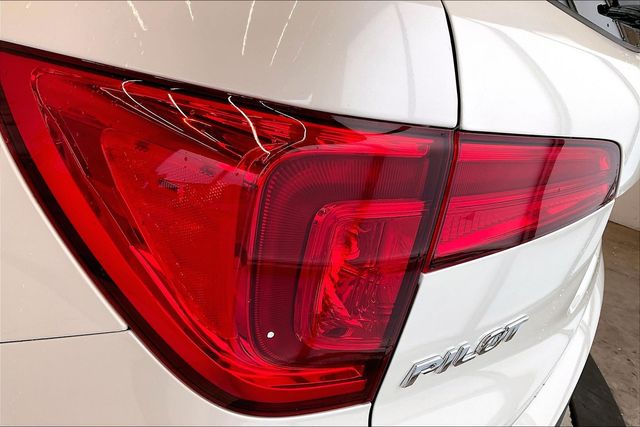 Thumbnail: 2018 Honda Pilot - 32