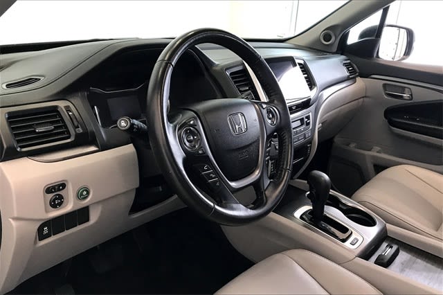 Thumbnail: 2018 Honda Pilot - 9