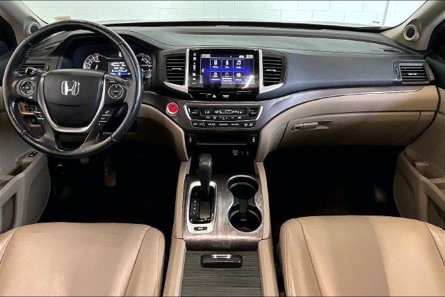 Thumbnail: 2017 Honda Pilot - 10