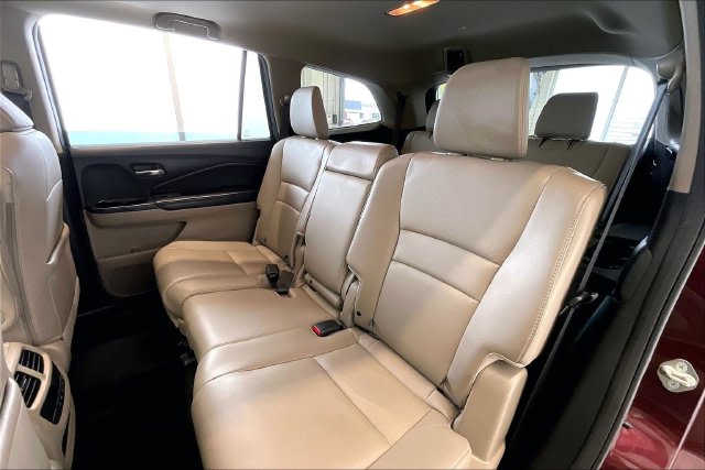 Thumbnail: 2017 Honda Pilot - 21