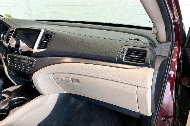 Thumbnail: 2017 Honda Pilot - 24
