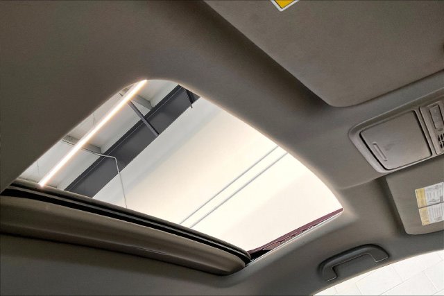 Thumbnail: 2017 Honda Pilot - 33