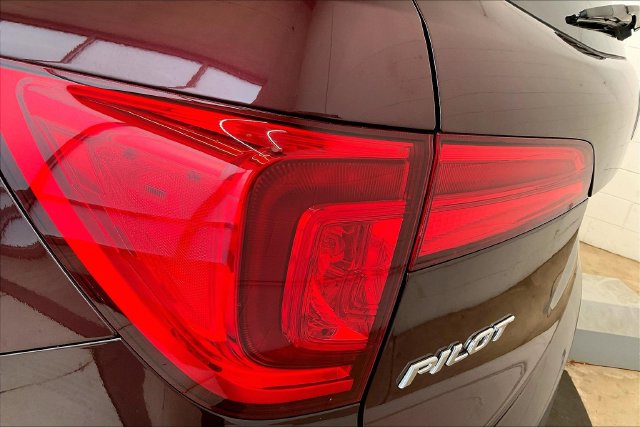 Thumbnail: 2017 Honda Pilot - 32