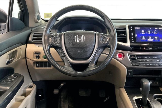 Thumbnail: 2017 Honda Pilot - 14