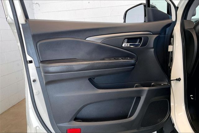 Thumbnail: 2019 Honda Ridgeline - 29