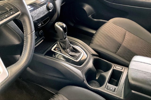 Thumbnail: 2019 Nissan Rogue - 17
