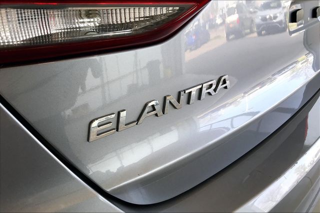 Thumbnail: 2017 Hyundai Elantra - 6