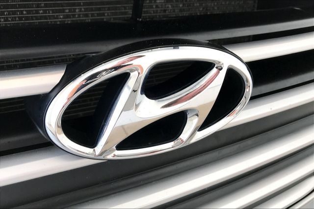 Thumbnail: 2017 Hyundai Elantra - 30