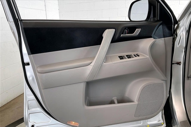 Thumbnail: 2012 Toyota Highlander - 29