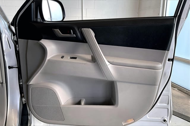 Thumbnail: 2012 Toyota Highlander - 30