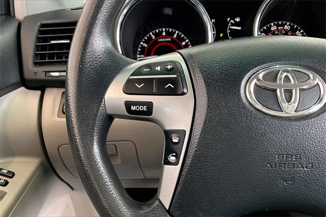 Thumbnail: 2012 Toyota Highlander - 26