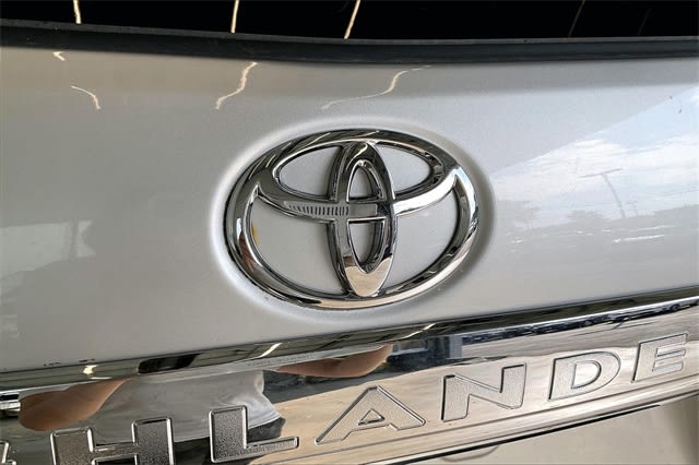 Thumbnail: 2012 Toyota Highlander - 34